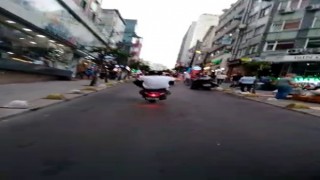 Şişlide kazaya davetiye çıkaran motosikletli kamerada