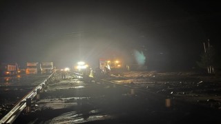 Sivas-Kayseri karayolu sel nedeniyle araç ulaşımına kapandı