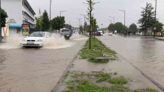 Sivası sağanak vurdu, hayat felç oldu