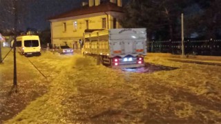 Sivasta sağanak yağış su baskınlarına neden oldu
