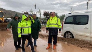 Sivasta şiddetli yağış hayatı felç etti, bazı ev ve iş yerlerini su bastı