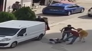 Sokak ortasında kafasında sopa kırıldı, o anlar kamerada