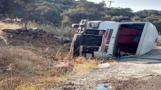 Sökede yolcu minibüsü devrildi: 3 yaralı