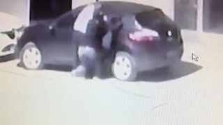 Sultanbeylide gece vakti otomobilden para ve giysi çaldılar