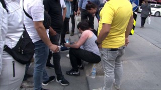 Sultangazide dönüş yapan İETT otobüsü 2 gence çarptı