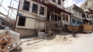 Tarihi konaklarda restorasyon çalışmaları sürüyor