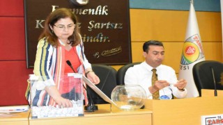 Tarsus Belediyesine girecek işçiler canlı yayında yapılan kurayla belirlendi