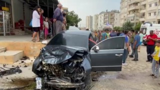 Tarsusta iki otomobil çarpıştı: 3 yaralı