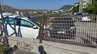 Tatvanda 2 kişinin yaralandığı kaza anı kameralara yansıdı