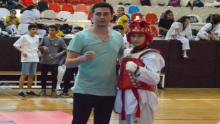 Tekvandoda Mersin şampiyonu Cansu Nayman oldu