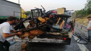 TEMde araç yangını: Kamyonetteki ahşap malzemeler küle döndü