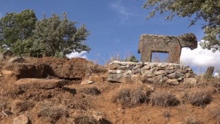 Tescilli mezarlıkta kaçak kazı