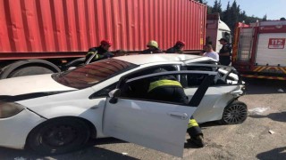 Tırla otomobil çarpıştı: 4 yaralı