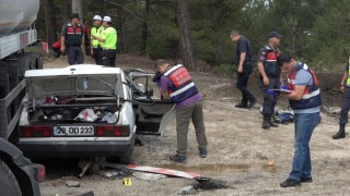 Tırla otomobilin çarpışması sonucu aynı aileden 3 kişi öldü, 2 kişi ağır yaralandı