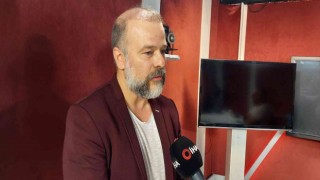 Tiyatro sahnesinde sürpriz teklifle dünya evine giren oyuncu Murat Emre Üstün, nikahın perde arkasını anlattı