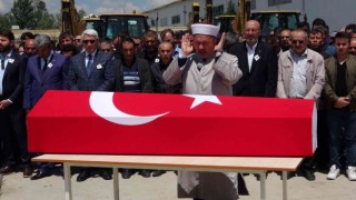 Toprak altında kalarak hayatını kaybeden işçi son yolculuğuna uğurlandı