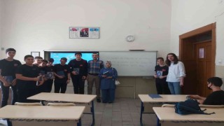 TÜGVAdan lise öğrencilerine Kuran-ı Kerim dağıtımı