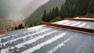 Turizm merkezi Uzungölde dolu yağışı etkili oldu