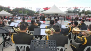 Türk Kara Kuvvetlerinin kuruluş yıl dönümü dolayısıyla askeri bando konser verdi
