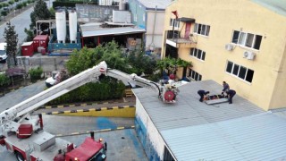 Tuzlada babasının iş yerine gelen 13 yaşındaki çocuk, camdan sarkıp düştü