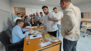 Üç muhtarlıkta ara seçimleri yapıldı.