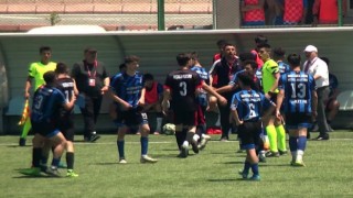 Uçan tekme atan futbolcuya 3 maç ceza