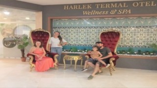 Ukraynalı aile, şifalı sularıyla ünlü Ilıcaya hayran kaldı