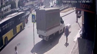 Ümraniyede İETT otobüsünün çarptığı temizlik işçisi hayatını kaybetti