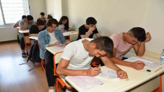 Üniversite adayları YEGEM ile sınava hazırlanıyor