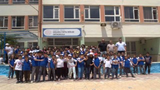 Üniversiteli gençler ortaokul öğrencileri ile oyun oynadı