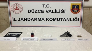 Uyuşturucu kullanıcıları yol kontrolünde yakalandı