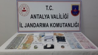 Uyuşturucuyu piyasaya süremeden yakalandı