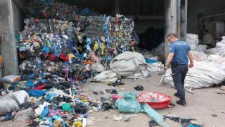 Üzerine 2 tonluk atık balyası düşen kadın öldü