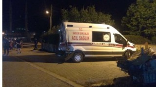 Vakaya giden iki ambulans kaza yaptı: 3 yaralı