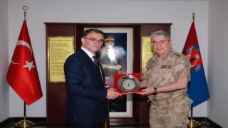 Vali Balcıdan Tümgeneral Kurtoğluna ziyaret