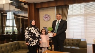 Vali Çelik, 8 yaşındaki Sevde Elizan Gökçeyi makamında misafir etti