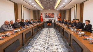 Vali Dr. Ozan Balcı, karayolları bölge müdürlüğünden brifing aldı