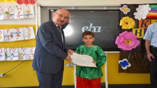 Vali Karadeniz, öğrencilerin karne heyecanına ortak oldu