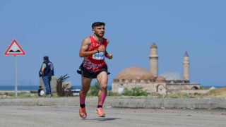 Van Büyükşehir Belediyesi ‘1. Van Denizi Yarı Maratonu koşusu yapıldı