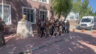 Vanda 49 düzensiz göçmen yakalandı