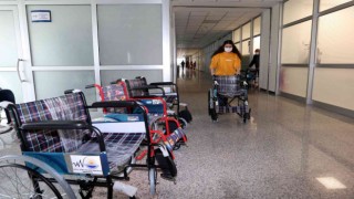Vanda 7 engelli vatandaşa tekerlekli sandalye hediye edildi
