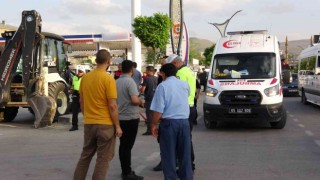 Vanda otomobil ‘U dönüşü yapan minibüse çarptı: 5 yaralı