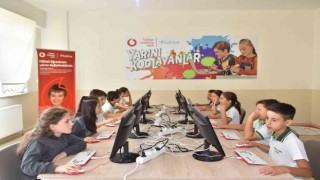 Vodafone, elektronik atıkları Bursalı çocuklar için kodlama sınıfına dönüştürdü