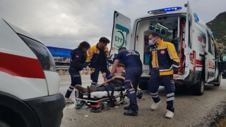 Yağışlı havada kontrolden çıkan otomobil takla attı: 2 yaralı