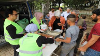Yağmurun vurduğu tarım işçilerine belediye sahip çıktı