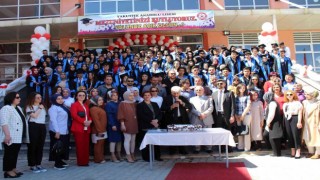 Yakutiye Anadolu Lisesinde mezuniyet coşkusu