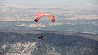 Yamaç Paraşüt Festivaline Kahramanmaraştan uçarak geldi