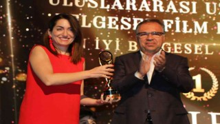 Yaşam öyküsünü anlattığı “Bekleyiş” en iyi belgesel film ödülü aldı