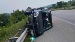 Yemin törenine giderken kaza geçirdiler: 2 yaralı