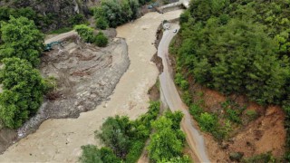 Yenicede sel suları çekildi, heyelan korkusu başladı